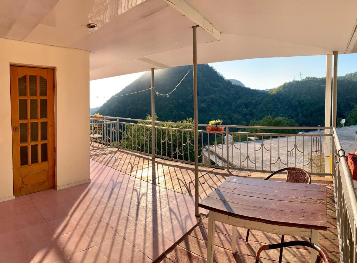 Замок Орлиное Гнездо New Athos Extérieur photo